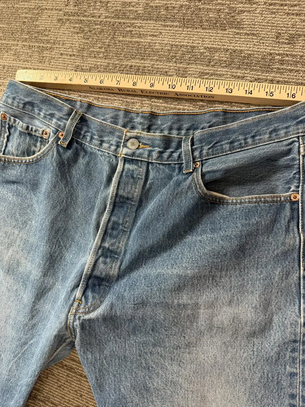Levis 501 Jeans Mens 40x32 Blue Straight Leg Button Fly Classic Denim Pants